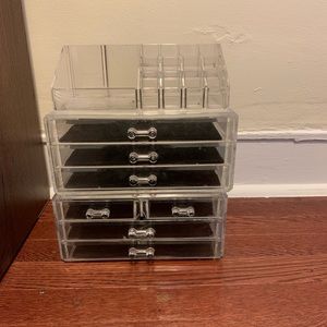 Makeup organizer